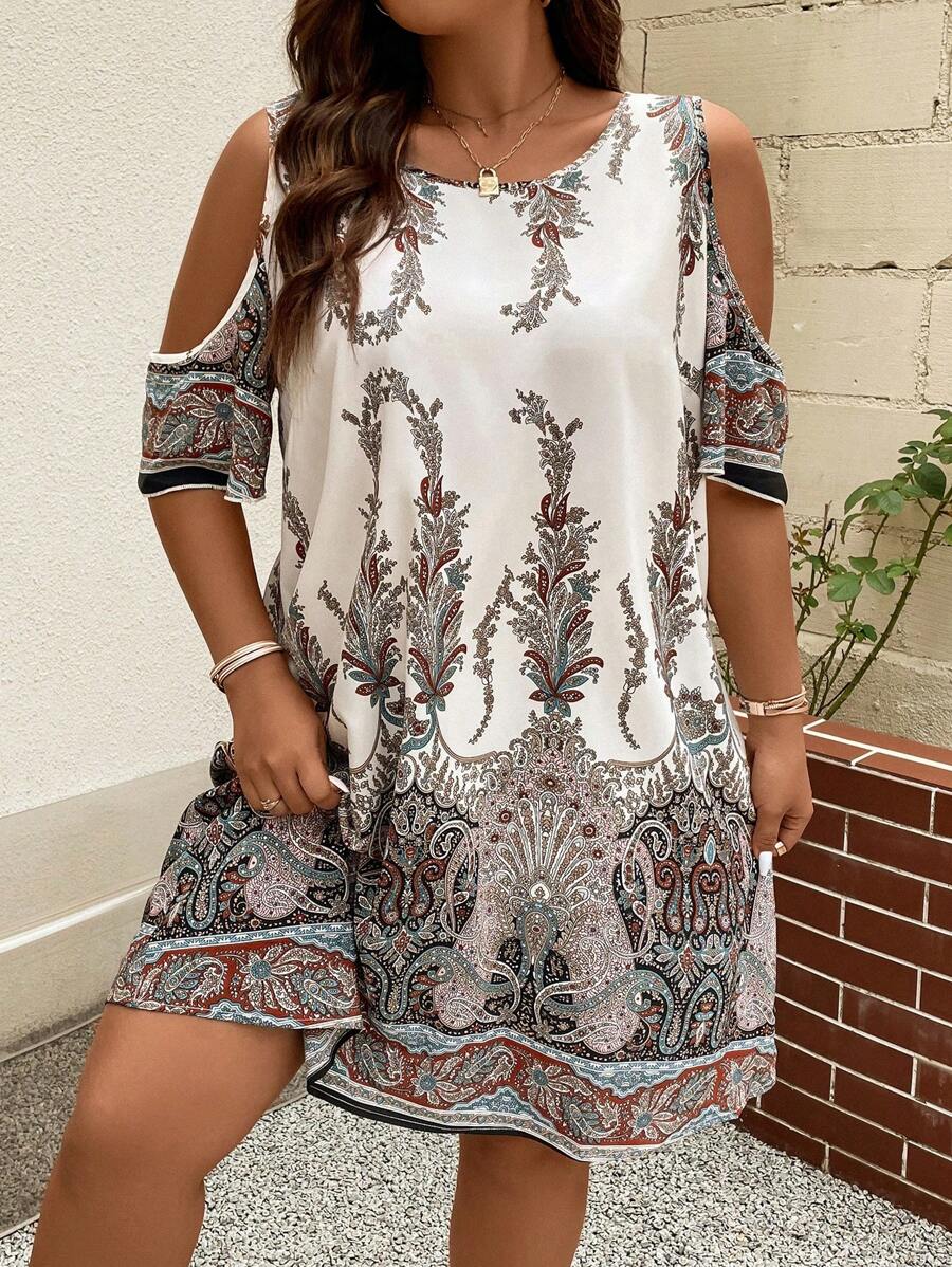 Vestido Curto Floral Plus Size