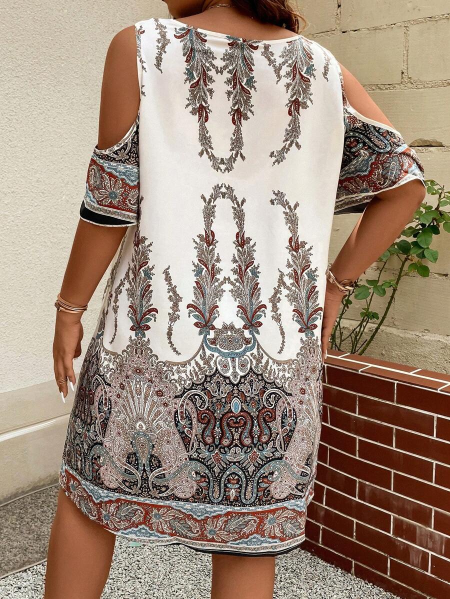 Vestido Curto Floral Plus Size