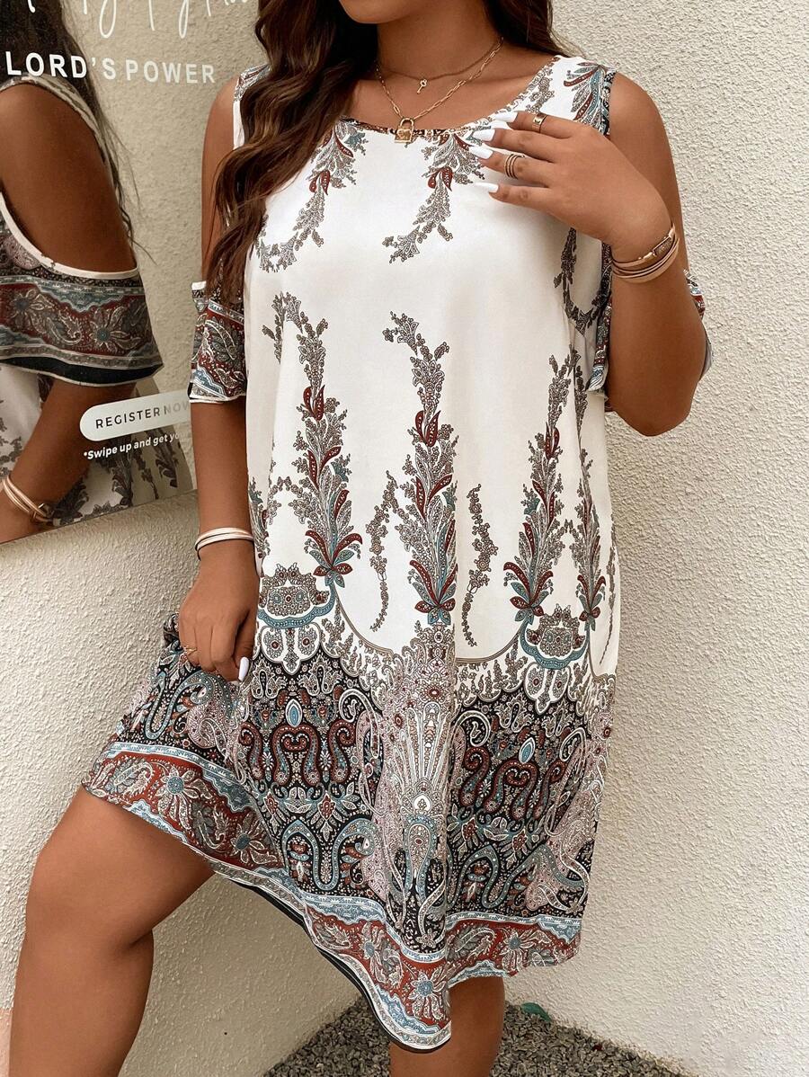 Vestido Curto Floral Plus Size