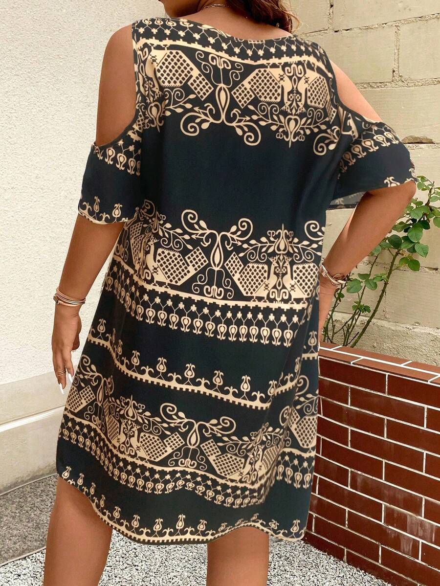 Vestido Curto Floral Plus Size