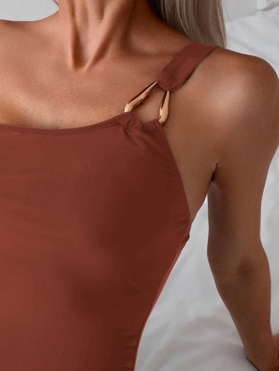 Maiô Ombro Único com Detalhe Dourado