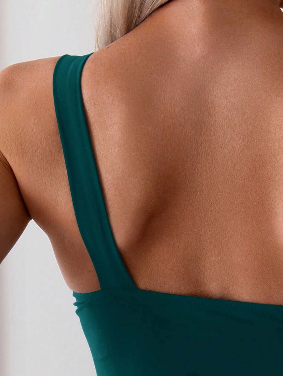 Maiô Ombro Único com Detalhe Dourado