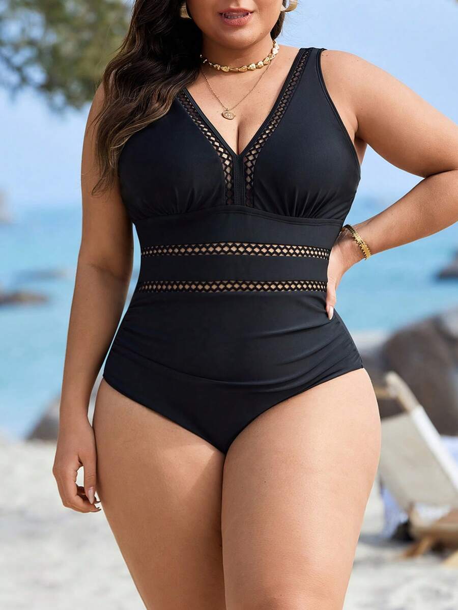 Maiô Plus Size com Detalhes Vazados