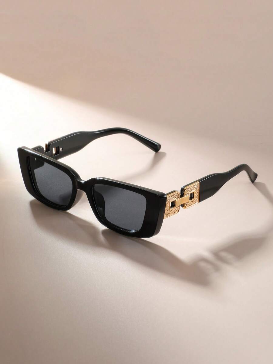 Óculos de Sol Retangular com Detalhe Dourado
